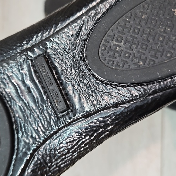 Tory Burch Black Women Logo Gold Loafer Slip On Flats Shoes Sz 8M - Picture 13 of 15